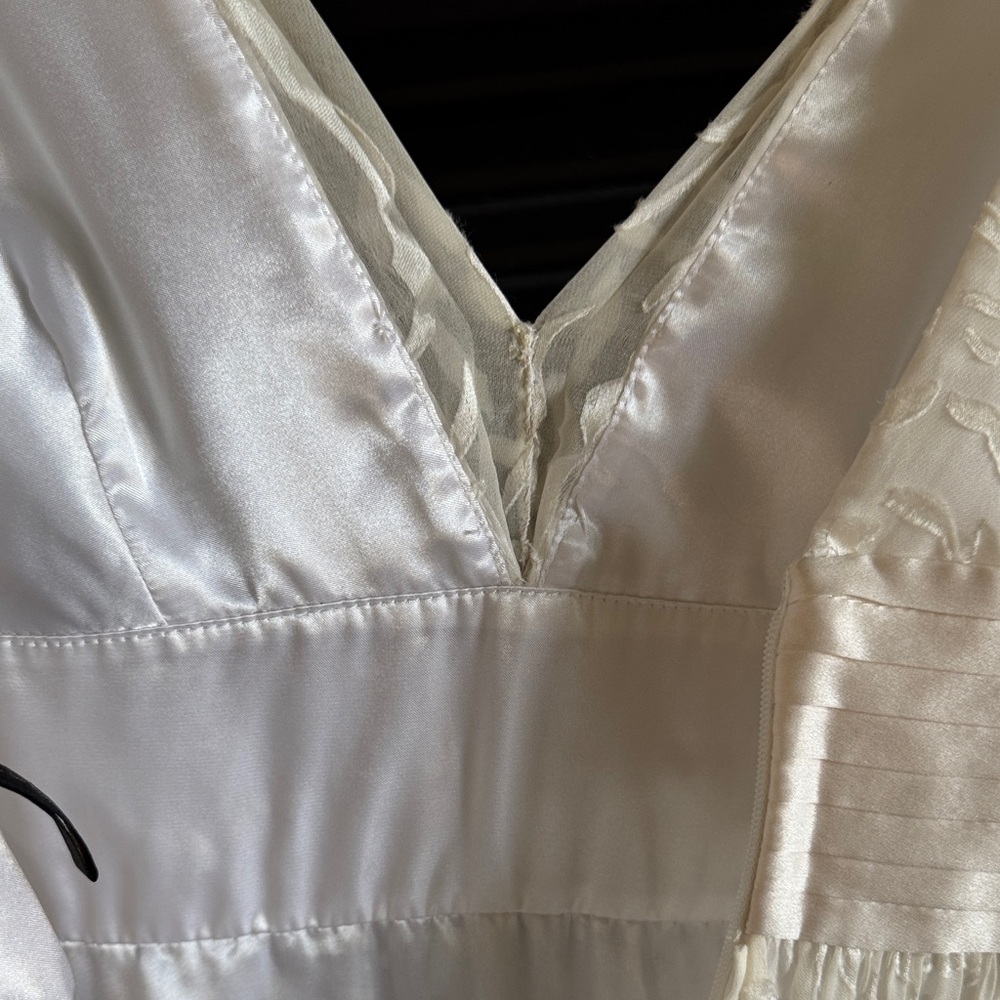 BCBGMaxAzaria Sz 2 Vintage White Ivory Gown Embroidered Floral Silk Maxi Dress - Picture 11 of 17
